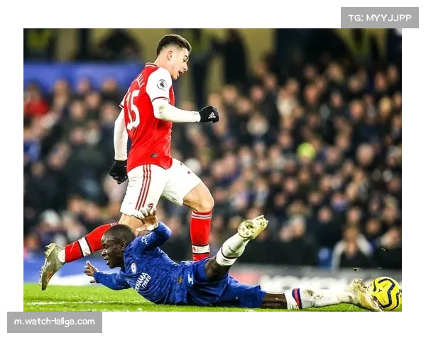 马丁内利状态低迷引发左路位置竞争 教练用人受关注